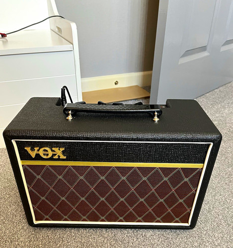 Vox pathfinder 15w - 10, solid