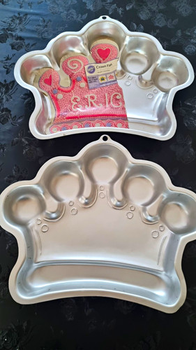 Wilton crown cake - cake, tin
