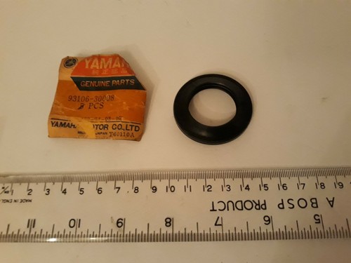 Yamaha wheel hub oil dust - wheel,