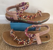 Strappy Flat Toepost Sandals
