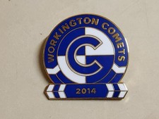WORKINGTON SPEEDWAY 2014 COMETS BADGE, PATTERNED BACK  IN GOLD COLOUR