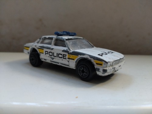 Corgi juniors jaguar xj6 - jaguar, xj40