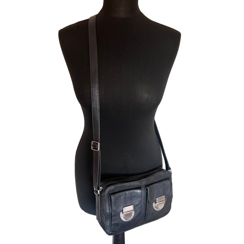 Fossil black cow - black, pebble