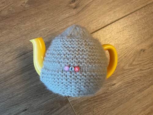 Hand knitted brushed yarn - , tea