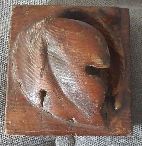 Carved wooden plaque - plaque, treen
