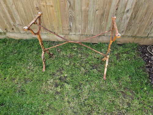 Cast iron table - legs, with