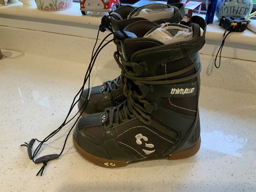 Thirty two prion snowboard - two, "prion"