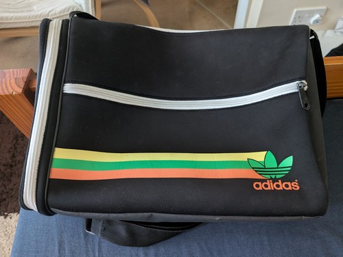 Adidas black shoulder - black,
