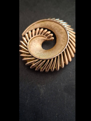 Vintage crown trifari gold - vintage,
