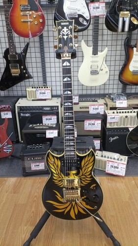 Yamaha electric guitar - guitar, sg-1000