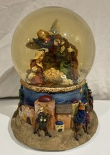 Christmas Water Globe Snow Globe Clockwork Wind Up Silent Night Nativity Scene