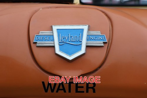 Photo bus leyland badge on - ,