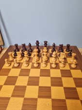 VINTAGE BOXED WEIGHTED BOXWOOD STAUNTON PATTERN CHESS SET - King 8cm