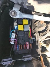 MERCEDES C180 C-CLASS 2002-2007 FUSE BOX (IN ENGINE BAY)