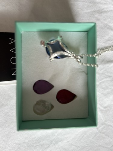 Avon blue pendant necklace - blue,