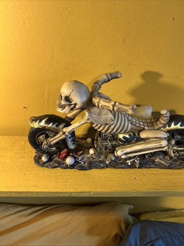 Large skull themed - large,