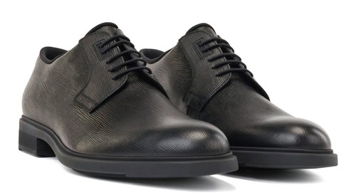 Hugo boss first - first, class