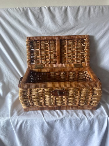 Vintage wicker picnic basket - wicker,