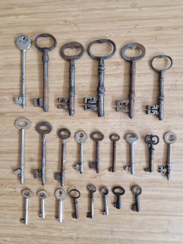 Vintage english keys - 23,