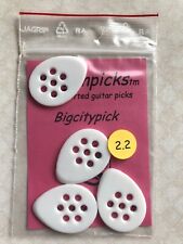 Wegen Bigcity Pick 2.2mm, Right Handed (4 x white). Plectrums