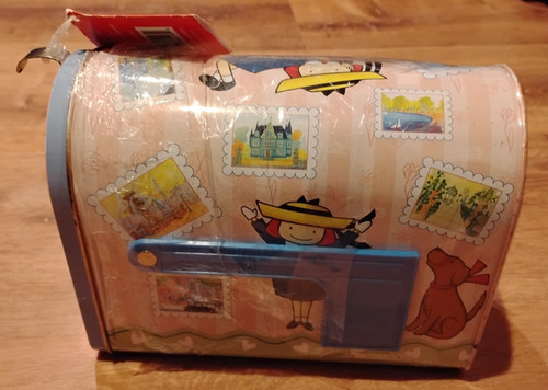 Vintage tin madeline - ,
