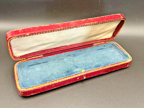 Antique red leatherette - antique,