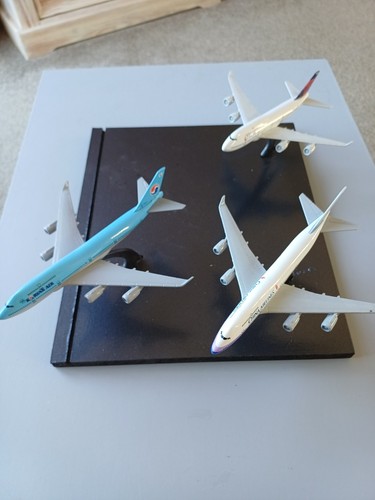 Diecast model airliner - diecast,