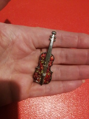 Vintage violin pin badge - violin,
