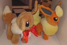 POKEMON 2022 HOLIDAY EEVEE &