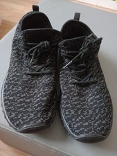 Comfortable Stretch Trainers