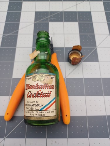 1940 manhattan cocktail bottle - manhattan,