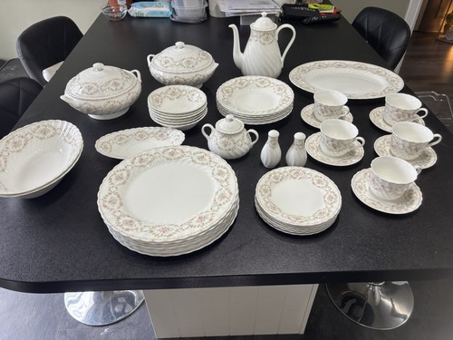 Piece wedgwood dinner - 40,