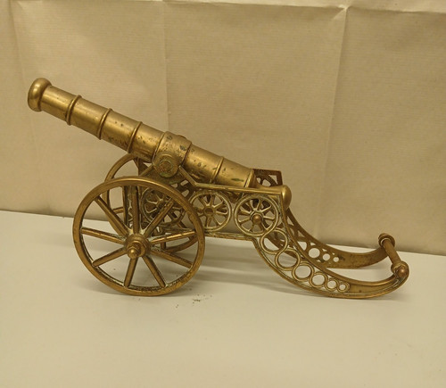 Stunning solid brass vintage - stunning,