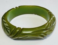 VINTAGE HEAVILY CARVED GREEN