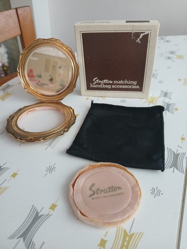 Vintage stratton gold - vintage,