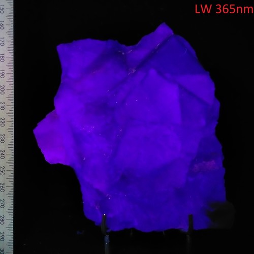 Fluorite fluorescent crystal