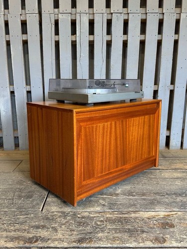 Compact teak stand media - compact,