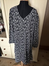 DAMART Ladies Knee Length Dress Size 16 Navy Blue Long Sleeve Tiered V Neck NEW