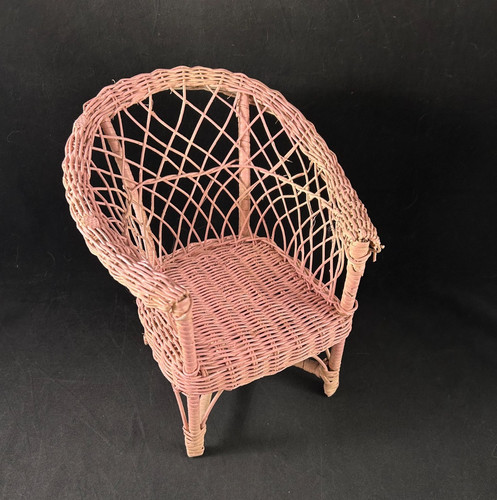 Vintage pink wicker chair doll - pink,
