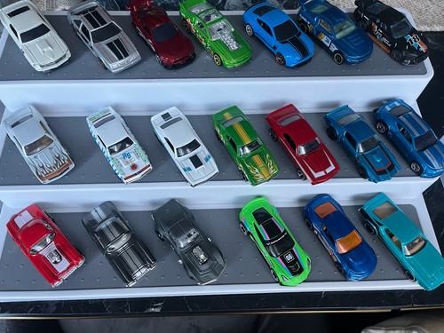 Hot wheels ford - hot,