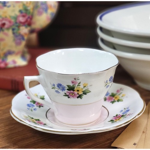Queens fine bone china - bone, teacup