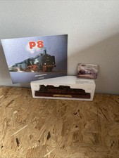 P8 Class Black/Red Atlas