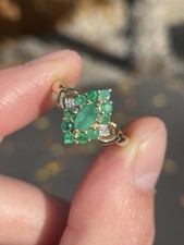 9ct gold Emerald & diamond exceptional cluster ring 2.5 Grams