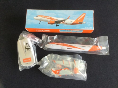 Easyjet airbus a320 - easyjet,