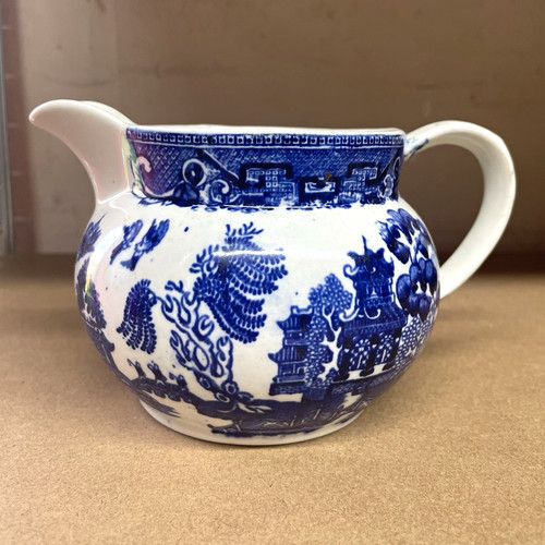 Willow pattern blue white - &,