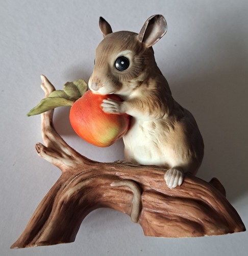 Cute little porcelain - little, mouse