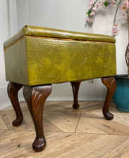 MID CENTURY VINTAGE GREEN VINYL LEATHER BUTTON TOP RETRO SEWING CRAFT BOX STOOL