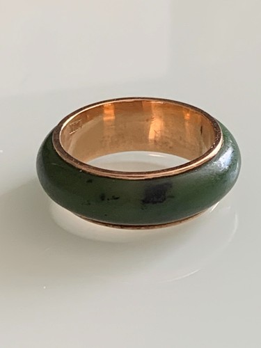 14ct gold lined jade stone - 14ct,