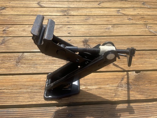 Ford fiesta car jack