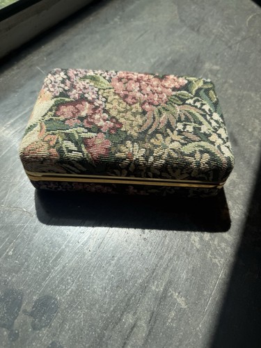 Vintage floral clamshell - vintage,